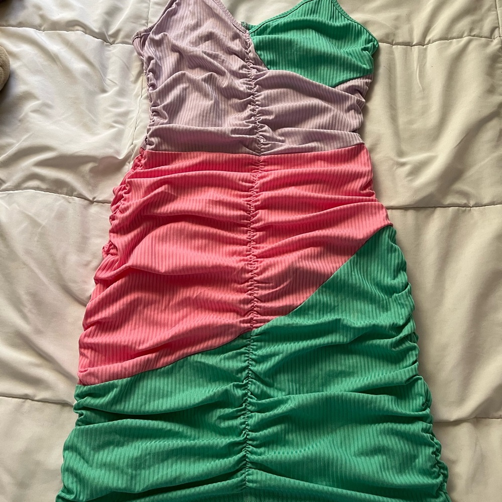 Colorblock Ruched Dress - Picture 2 of 7